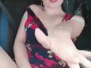 Loca danse et joue avec son corps pour exciter son loco 8/16