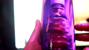 Sex-Toy Head-Spin Cum-Shot Right Round