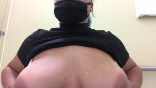 Titty no trabalho