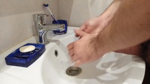 How to wash your hands with pee! Covid disinfection !)