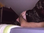 Mia yua.Les caresses c'est bien, le cul c'est mieux. Beau cul mon mec!!! 4/16