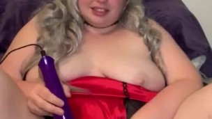 Annabella Viper cums hard with toy just for you!