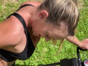 Il me touche la chatte pendant que je fait mon sport 13/16