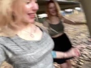 2 горячие девушки трахают друг друга в общественном месте 8/16