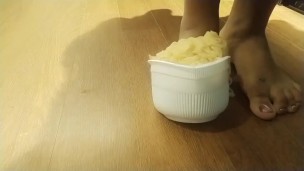 Cup of noodle barefoot crush
