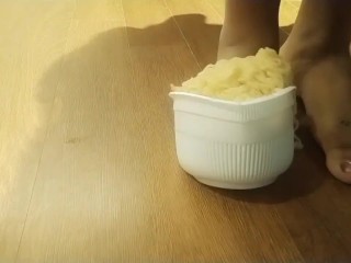 Cup of noodle barefoot crush