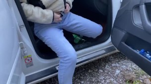 My girlfriend pee in public near the street. (Desperation pee)
