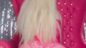 Plastic bimbo slut twerks butt implants