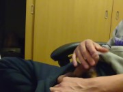 パソコン見ながら椅子に座ってオナニー - Screenshot 12 of 16 - Glans
