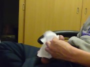 パソコン見ながら椅子に座ってオナニー