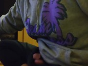 パソコン見ながら椅子に座ってオナニー - Screenshot 2 of 16 - Masturbate