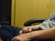 パソコン見ながら椅子に座ってオナニー - Screenshot 3 of 16 - Big Cock