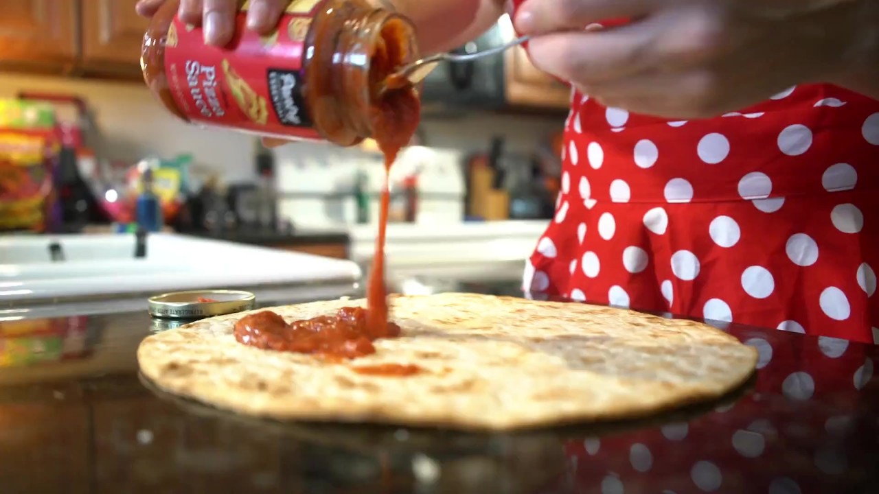 Hot mom makes pizza. Pussy and ass exposed - Free Sex Video - RedTube