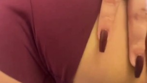 Garota da faculdade provocando agarrando o cu