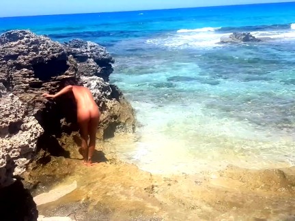 Exposed Sexy Couple at the beach, sex in public