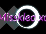 Extremely public pee on sports field (people on the street) 2/16