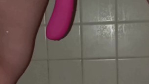 Omg i came soo hard i squirted with orgasms down my thighs while vibrating my pussy!