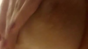 Jugando con mis tetas