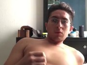 Hombre tatuado obtuvo una gran descarga de semen con su gran verga. Orgasmo masculino mexicano.