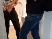 Незнакомка байкерша с сигаретой затолкала меня в туалет, чтобы вылизать подмышки и киску 2/16