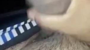 Cubano masturbandose en su habitación 