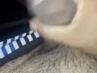 Cubano masturbandose en su habitación