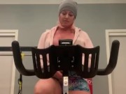 Topless exercise  - Screenshot 15 of 16 - HD