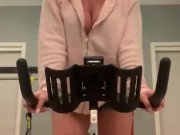 Topless exercise  - Screenshot 3 of 16 - HD