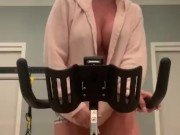 Topless exercise  - Screenshot 5 of 16 - HD