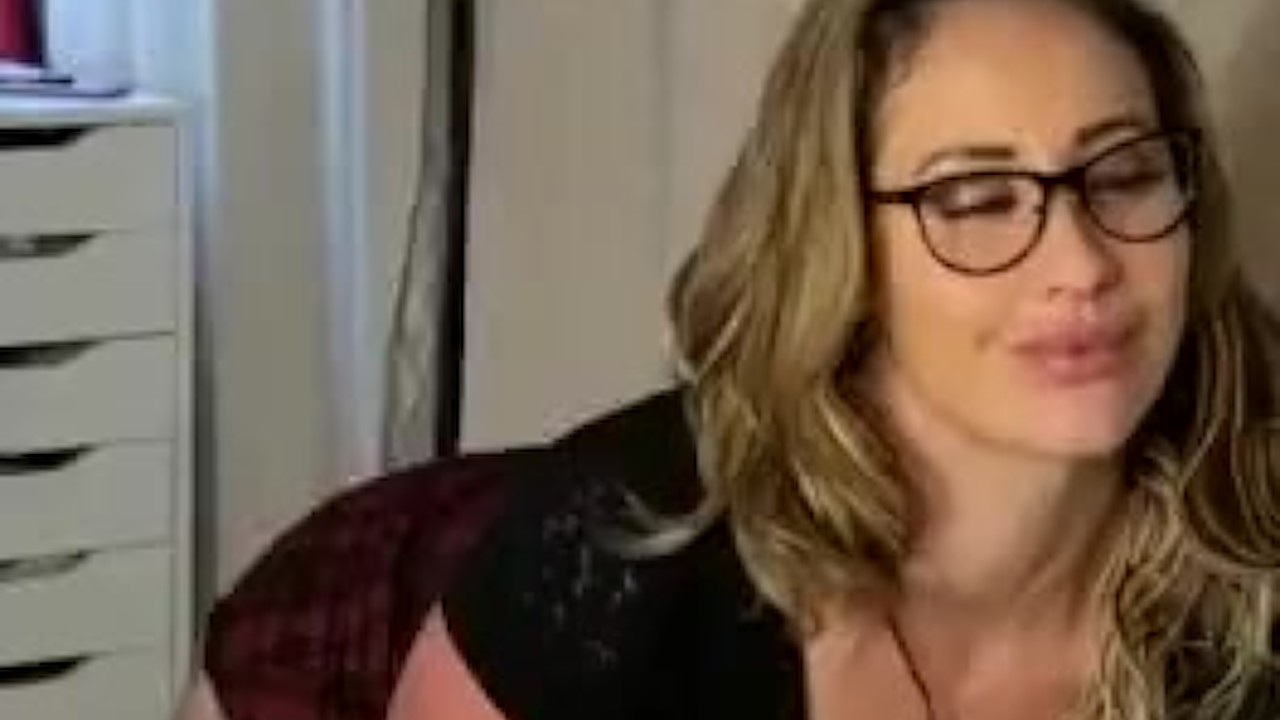 Provocação upskirt - Vídeo de sexo grátis - RedTube