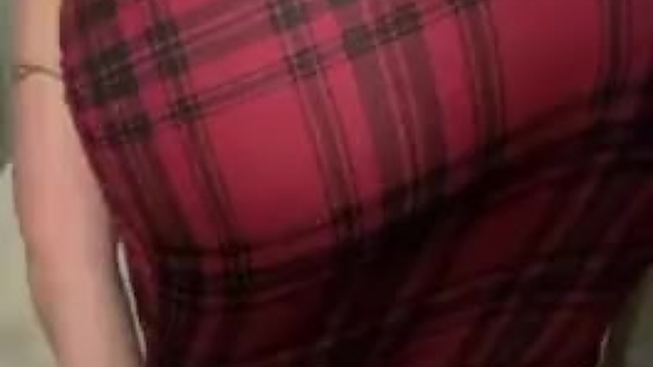 Provocação upskirt - Vídeo de sexo grátis - RedTube