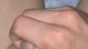 Ecuatoriano se toca en su cuarto