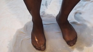 A man pisses in broken pantyhose, with the sound of pee!