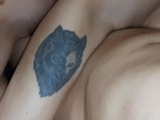 Этим сучкам лишь бы об меня тереться кисками, но мне это нравится, и я снимаю от первого лица 5/16