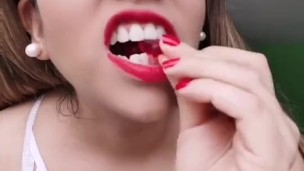Giantess chew and swallow nauthy gummy bears