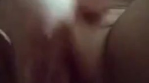 Chica se pone horny baño y hace Squirting