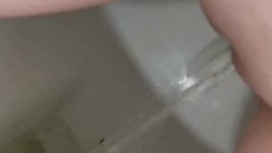 SLOW MO PISSING WITH SOUND 