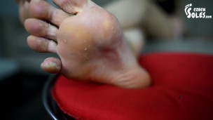 Getting her feet really sweaty for you, POV (bare feet, foot tease, sexy feet, czech soles, toes)