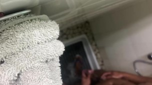 Après le sport petite branlette au travail