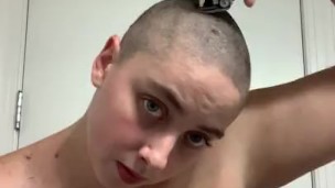 PAWG shaves her own head while nude