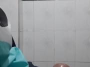 Me masturbo solo en casa