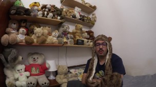 Plushie che vengono sui loro peluche preferiti #FetishWeen