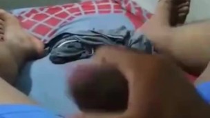 TE LA METO EN EL CULO? UN AMIGO BISEXUAL SE LA JALA PENSANDO EN UN HOMBRE