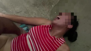 Mi chica se porto mal y la hago venirse con mi pie