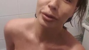 NOT FOR VANILLA GUYS! Milf pissing herself over the face