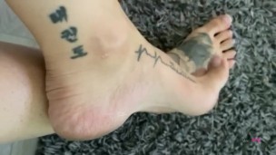 Jessie Small Feet Tease Barefoot Preview