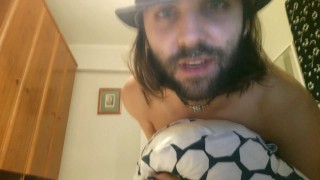 Gitano guapo con pelo largo habla mientras folla - RedTube