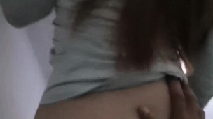 En el baño de su trabajo, que rica putita