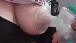 Recently Pregnant Girl Pumps Breast Milk. Add OnlyFans For More (Preview)