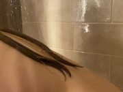 Знойная красотка решила принять душ перед тем как к ней приедет её хахаль 10/16